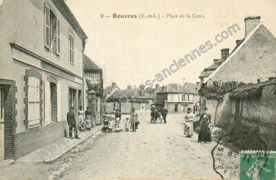 Carte postale ancienne Place de la Croix — Rouvres (Eure-et-Loir)