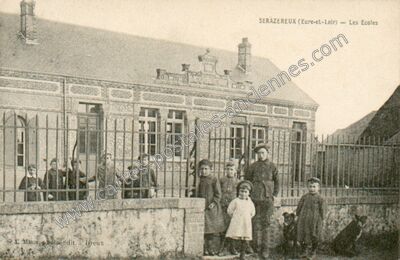 Carte postale ancienne Les Ecoles — Serazereux (Eure-et-Loir)