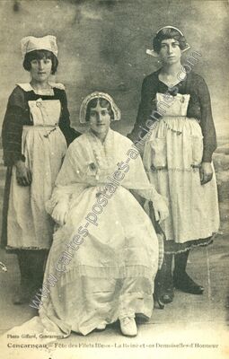 Carte postale ancienne Fête des Filets Bleus – La Reine et – es Demoiselles d’Honneur — Concarneau (Finistère)
