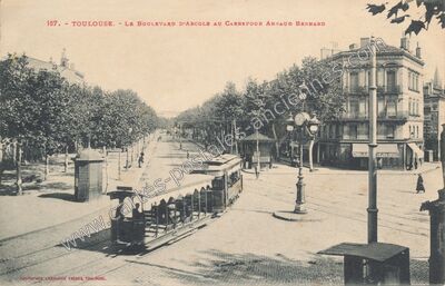 Carte postale ancienne Le Boulevard d'Arcole au Carrefour Arnaud Bernard — Toulouse (Haute-Garonne)