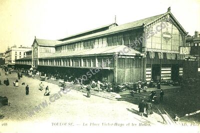 Carte postale ancienne La Place Victor-Hugo et les Halles — Toulouse (Haute-Garonne)