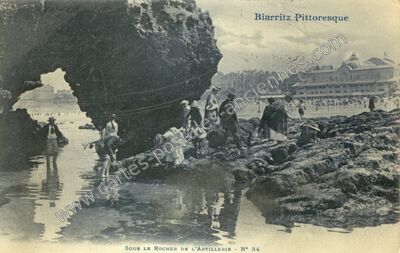 Carte postale ancienne Sous le rocher de l'artillerie — Biarritz (Pyrénées-Atlantiques)