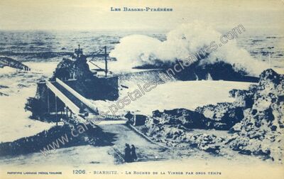 Carte postale ancienne Le Rocher de la Vierge par gros temps — Biarritz (Pyrénées-Atlantiques)