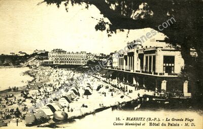 Carte postale ancienne La Grande Plage Casino Municipal et Hôtel du Palais — Biarritz (Pyrénées-Atlantiques)