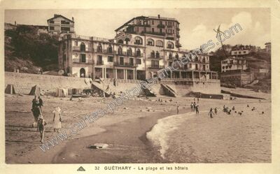 Carte postale ancienne La plage et les hôtels — Guéthary (Pyrénées-Atlantiques)
