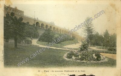 Carte postale ancienne Le nouveau Boulevard et la Gare — Pau (Pyrénées-Atlantiques)