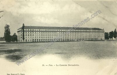 Carte postale ancienne La Caserne Bernadotte — Pau (Pyrénées-Atlantiques)