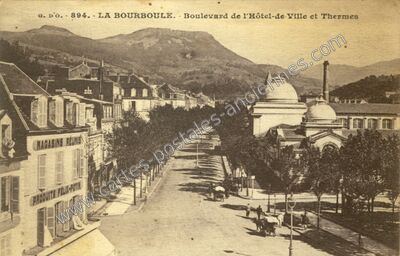 Carte postale ancienne Boulevard de l'Hôtel-de-Ville et Thermes — La Bourboule (Puy-de-Dôme)