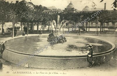 Carte postale ancienne La Place du Jet d'Eau — La Bourboule (Puy-de-Dôme)