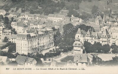 Carte postale ancienne Les Grands Hôtels et la Route de Clermont — Mont-Dore (Puy-de-Dôme)