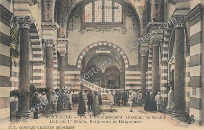 Carte postale ancienne L'Etablissement Thermal, le Grand Hall du 1° Etage, Baigneurs et Baigneuses — Mont-Dore (Puy-de-Dôme)