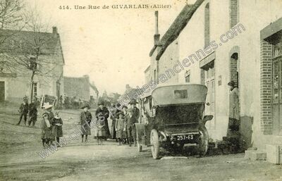 Carte postale ancienne Une Rue — Givarlais (Allier)