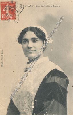 Carte postale ancienne Lorientaise. - Étude des Coiffes de Bretagne — Lorient (Morbihan)