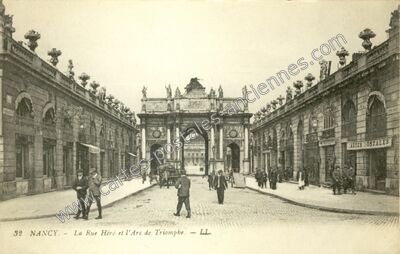 Carte postale ancienne La Rue Héré et l'Arc de Triomphe — Nancy (Meurthe-et-Moselle)