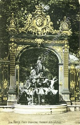 Carte postale ancienne Place Stanislas. Fontaine d'Amphitrite — Nancy (Meurthe-et-Moselle)