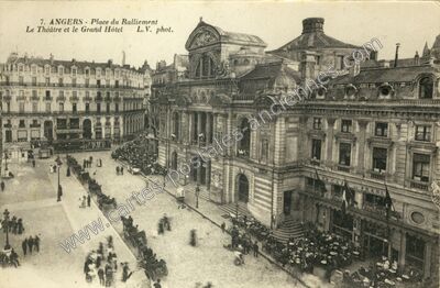 Carte postale ancienne Place du Ralliement / Le Théâtre et le Grand Hôtel — Angers (Maine-et-Loire)