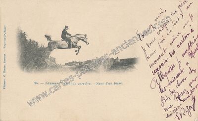 Carte postale ancienne Grande carrière. — Saut d'un fossé — Saumur (Maine-et-Loire)
