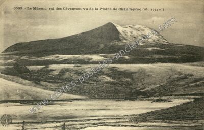 Carte postale ancienne Le Mézenc, roi des Cévennes, vu de la Plaine — Chaudeyrac (Lozère)