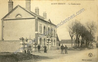 Carte postale ancienne La Gendarmerie — Montcresson (Loiret)
