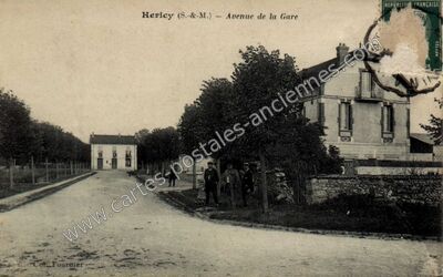Carte postale ancienne Avenue de la Gare — Héricy (Seine-et-Marne)