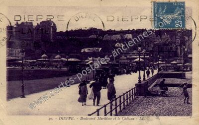 Carte postale ancienne Boulevard Maritime et le Château — Dieppe (Seine-Maritime)