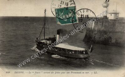 Carte postale ancienne Le " Furet " sortant des Jetées pour une Promenade en mer — Dieppe (Seine-Maritime)