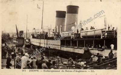 Carte postale ancienne Embarquement du Bateau d'Angleterre — Dieppe (Seine-Maritime)