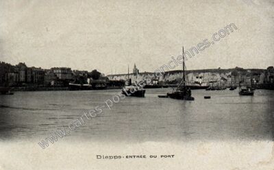 Carte postale ancienne Entrée du port — Dieppe (Seine-Maritime)