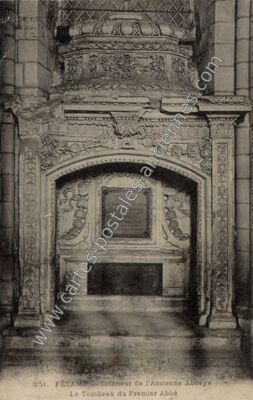 Carte postale ancienne Intérieur de l'Ancienne Abbaye, Le Tombeau du Premier Abbé — Fécamp (Seine-Maritime)