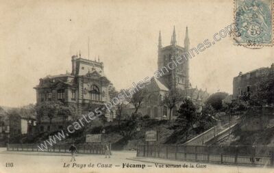 Carte postale ancienne Le Pays de Caux — Vue sortant de la Gare — Fécamp (Seine-Maritime)