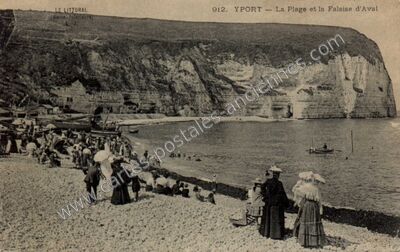 Carte postale ancienne La Plage et la Falaise d'Aval — Yport (Seine-Maritime)