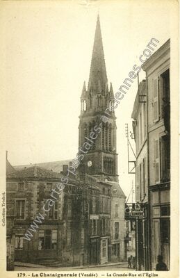 Carte postale ancienne La Grande-Rue et l'Eglise — La Châtaigneraie (Vendée)