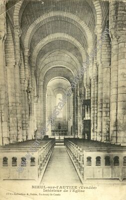 Carte postale ancienne Intérieur de l'Eglise — Nieul-sur-l'Autise (Vendée)