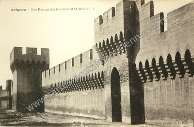 Carte postale ancienne Les Remparts, boulevard St-Michel — Avignon (Vaucluse)