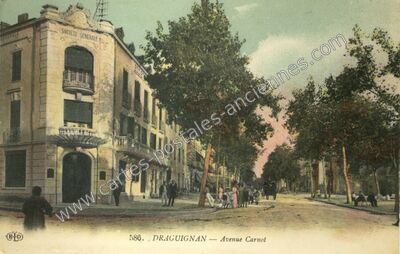 Carte postale ancienne Avenue Carnot — Draguignan (Var)