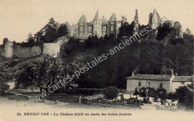 Carte postale ancienne Le Château édifié au centre des ruines féodales — Bressuire (Deux-Sèvres)