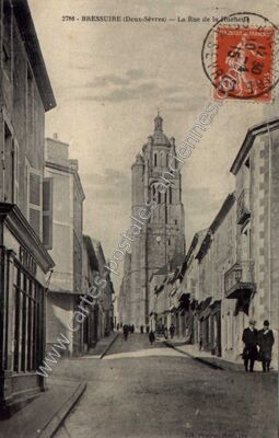 Carte postale ancienne La Rue de la Huehe — Bressuire (Deux-Sèvres)