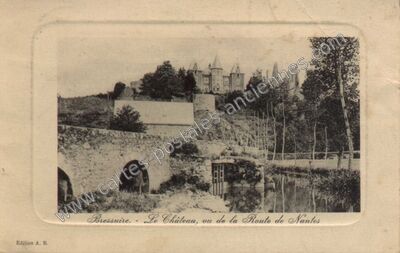 Carte postale ancienne Le Château, vu de la Route de Nantes — Bressuire (Deux-Sèvres)