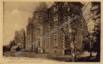 Carte postale ancienne Façade du Château actuel construit sur les Ruines du Château féodal — Bressuire (Deux-Sèvres)
