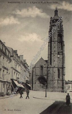 Carte postale ancienne L'Eglise et Place Notre-Dame — Bressuire (Deux-Sèvres)