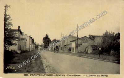 Carte postale ancienne L'Entrée du Bourg — Frontenay-Rohan-Rohan (Deux-Sèvres)