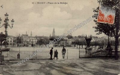 Carte postale ancienne Place de la Brèche — Niort (Deux-Sèvres)