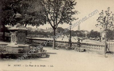 Carte postale ancienne La Place de la Brèche — Niort (Deux-Sèvres)