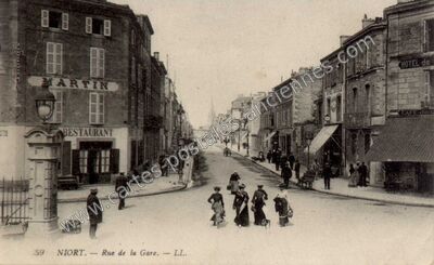 Carte postale ancienne Rue de la Gare — Niort (Deux-Sèvres)