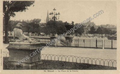 Carte postale ancienne La Place de la Brèche — Niort (Deux-Sèvres)