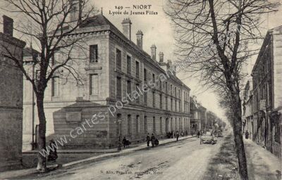 Carte postale ancienne Lycée de Jeunes Filles — Niort (Deux-Sèvres)