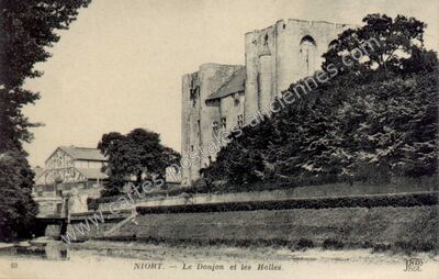 Carte postale ancienne Le Donjon et les Halles — Niort (Deux-Sèvres)