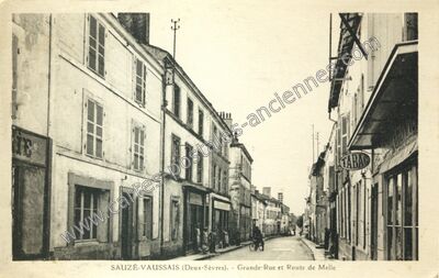Carte postale ancienne Grande-Rue et Route de Melle — Sauzé-Vaussais (Deux-Sèvres)