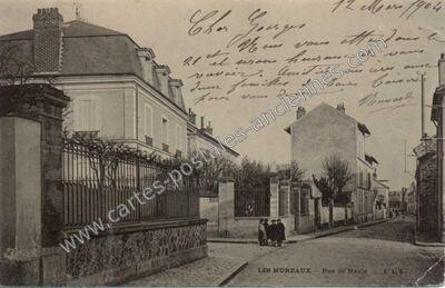 Carte postale ancienne Rue de Maule — Les Mureaux (Yvelines)