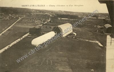 Carte postale ancienne Champ d'Aviaton vu d'un Aéroplane — Saint-Cyr-l'École (Yvelines)